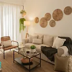 Central & Modern, Pool View, Close To Beach, 2Br,2Bt