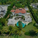 Paradise Luxury Villa With Huge Pool And Jacuzzi