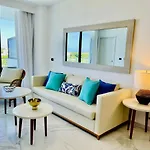 Penthouse In Hard Rock Area Beach, Casino & Pool
