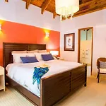 Casa Crystal Luxury Golf Front Villa With Staff Pool