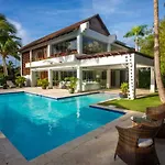 Casa Crystal Luxury Golf Front Villa With Staff Pool
