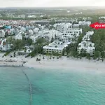 Tropical Deluxe 2 Bedroom Unit With Jacuzzi