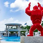Playa Palmera Beach Resort
