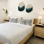 Beauty 2 Bed Apartment Pool Views Arena Village.