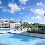 Lovely 2 Bed 2 Bath With Pool