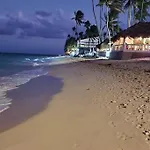 !!!New !!!Charming 2-2 Penthouse 2- 3 Min Walking To Bavaro Beach, El Cortecito- Solo A 2- 3 Min Caminando De La Playa