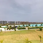 Piscina Gigante, Condominio Totalmente Equipado.