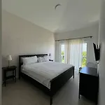 3 Bedroom With Beach And Pool!