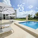 Relaxing 2Bdr Condo Overlooking Hard Rock Golf