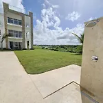 Relaxing 2Bdr Condo Overlooking Hard Rock Golf