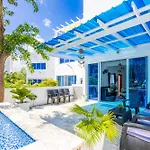 New Stylish 3Br Villa With Private Pool & Terrace
