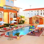 Caribbean Rainbow Apartments With Pool - Beach, Bars & Services Close By