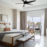 Condominio De Lujo En Cap Cana Marina!