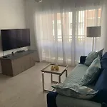 Luxurious Spacious 2-Bedroom Apartment, Steps From Beach