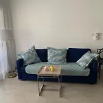 Luxurious Spacious 2-Bedroom Apartment, Steps From Beach