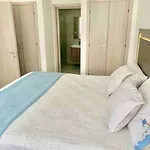 Luxurious Spacious 2-Bedroom Apartment, Steps From Beach