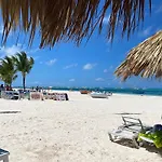 Fantastico Lugar En El Centro De Los Corales Rd