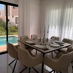 Villa Familiar Con Piscina En Vistacana