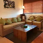 Las Flores Apartments