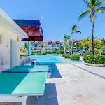 Apartments @ Soto Grande Beachfront