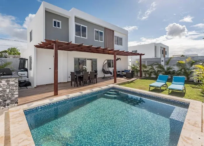 Eco-Friendly Tropical Villa 3Br 2B With Private Pool & Grill