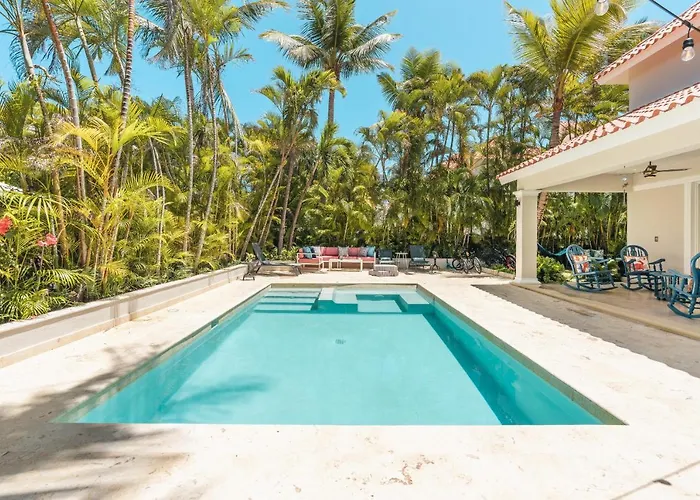 Enjoy This Modern Pet And Family Friendly Villa B6