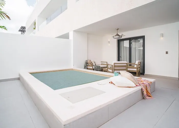 Luxury 3 Bedroom Apartment At The Beach