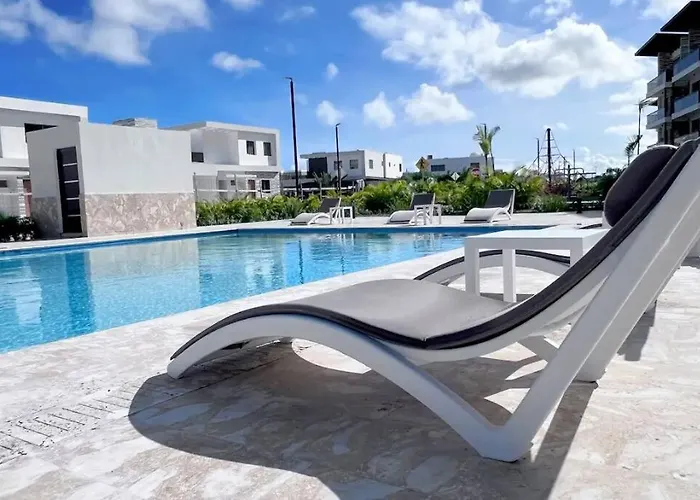 Lovely 2 Bed 2 Bath With Pool