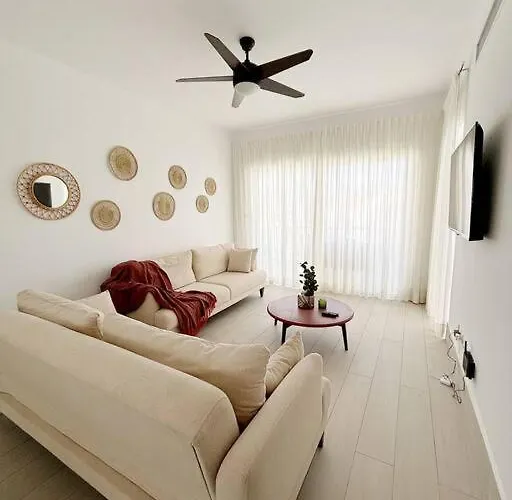 Corals Retreat 2Br Beach Condo