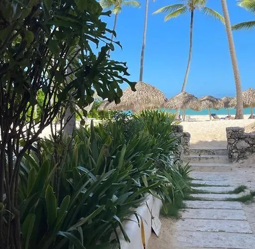 Blue Coral Beachfront Studio