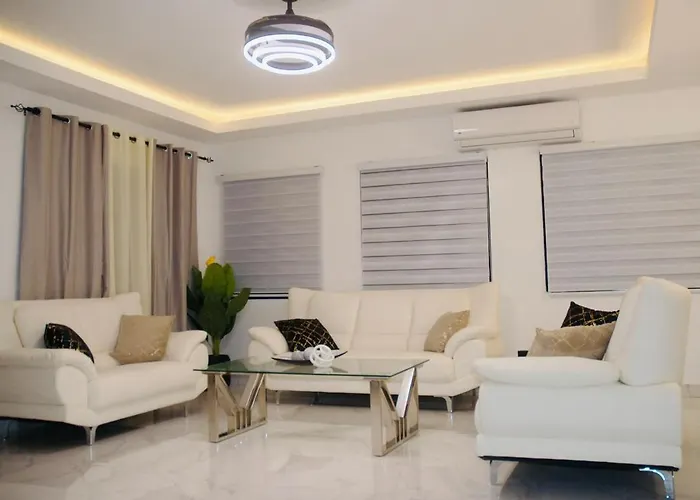 4 Bed Villa Private Pool 5Min To Beach