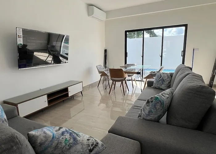 3-Bdrm W Private Pool