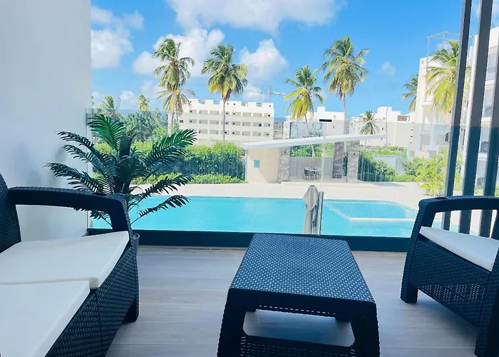 Dream Pool Views Apartment Close To The Beach