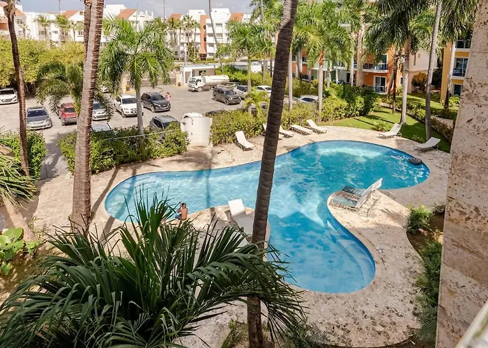 King Size Bed With Pool - Beachside 2 Bedroom Condo