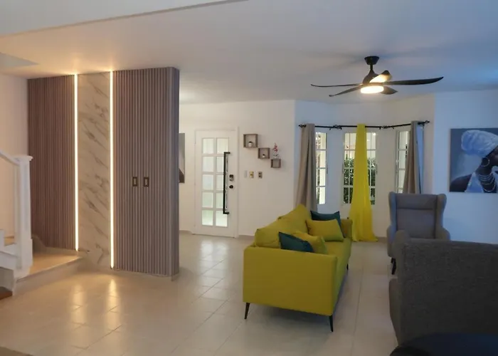 Gorgeous 3 Bed 2 And A Half Bath Villa Nearby Beaches
