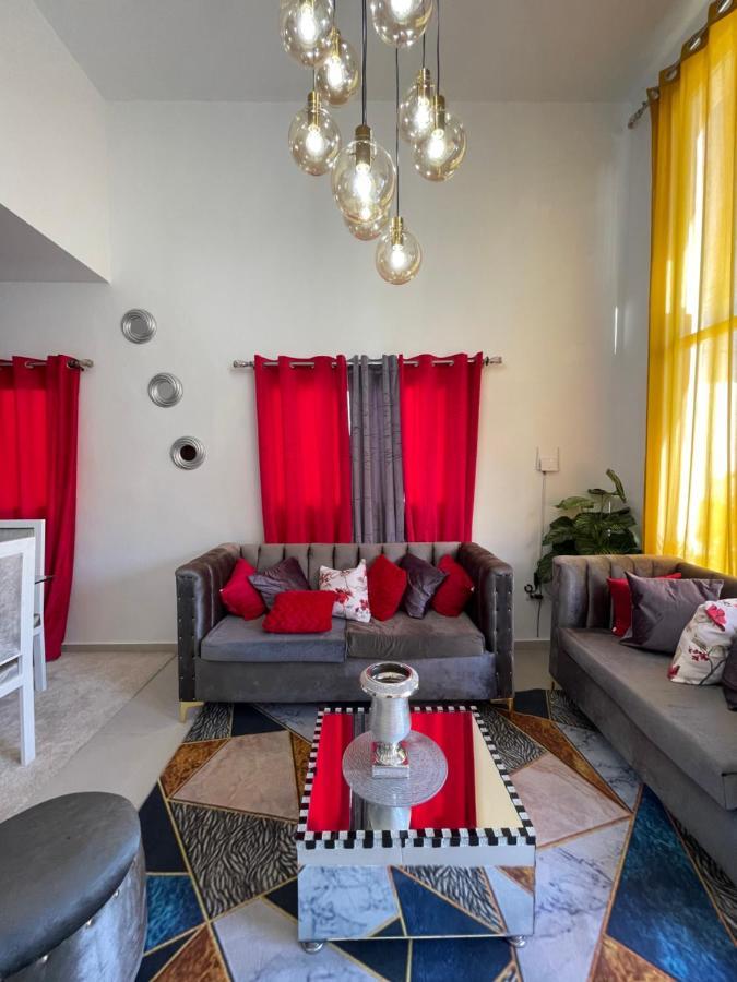 Preciosa Con Piscina Y Jacuzzi En Villa