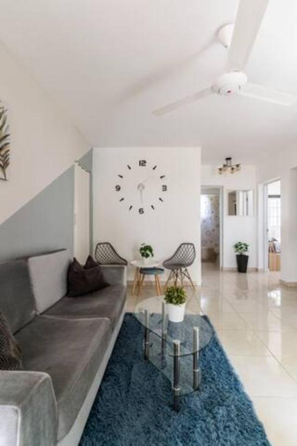 Apartment Cozy 2 Bdr Condo, With Pool Area And Free Wifi