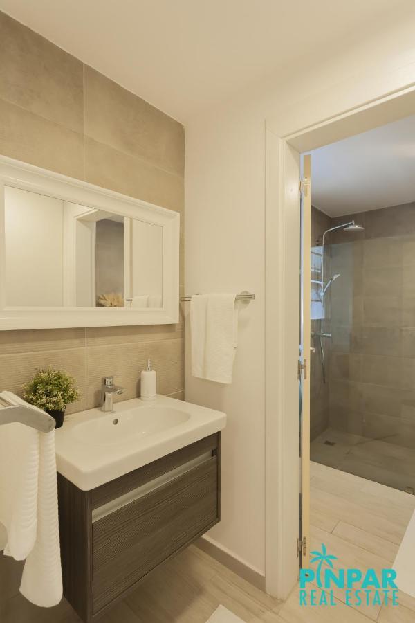 & Modern, Pool View, Close To Beach, 2br,2bt *