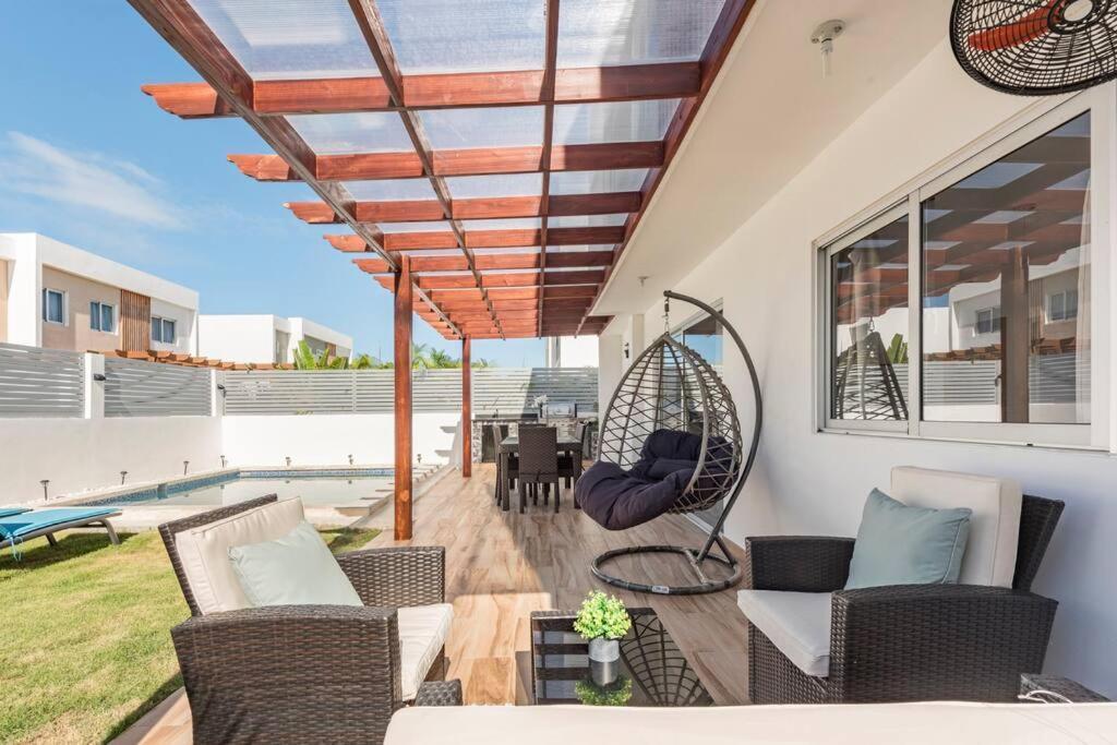 Eco-friendly Tropical 3br 2b With Private Pool & Grill