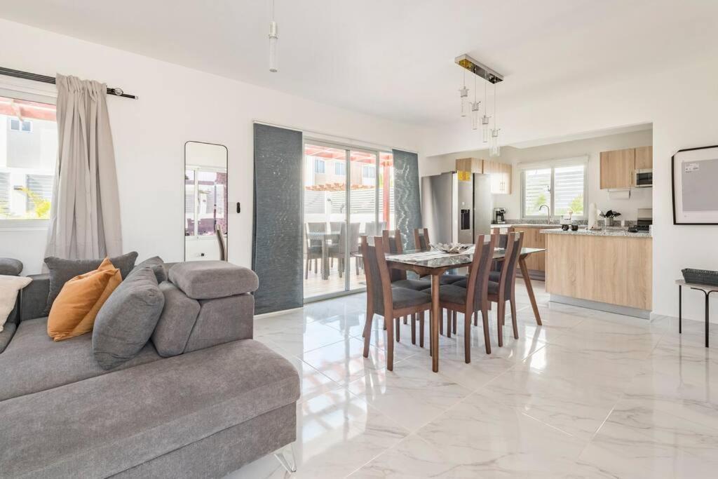 Villa Eco-friendly Tropical 3br 2b With Private Pool & Grill *