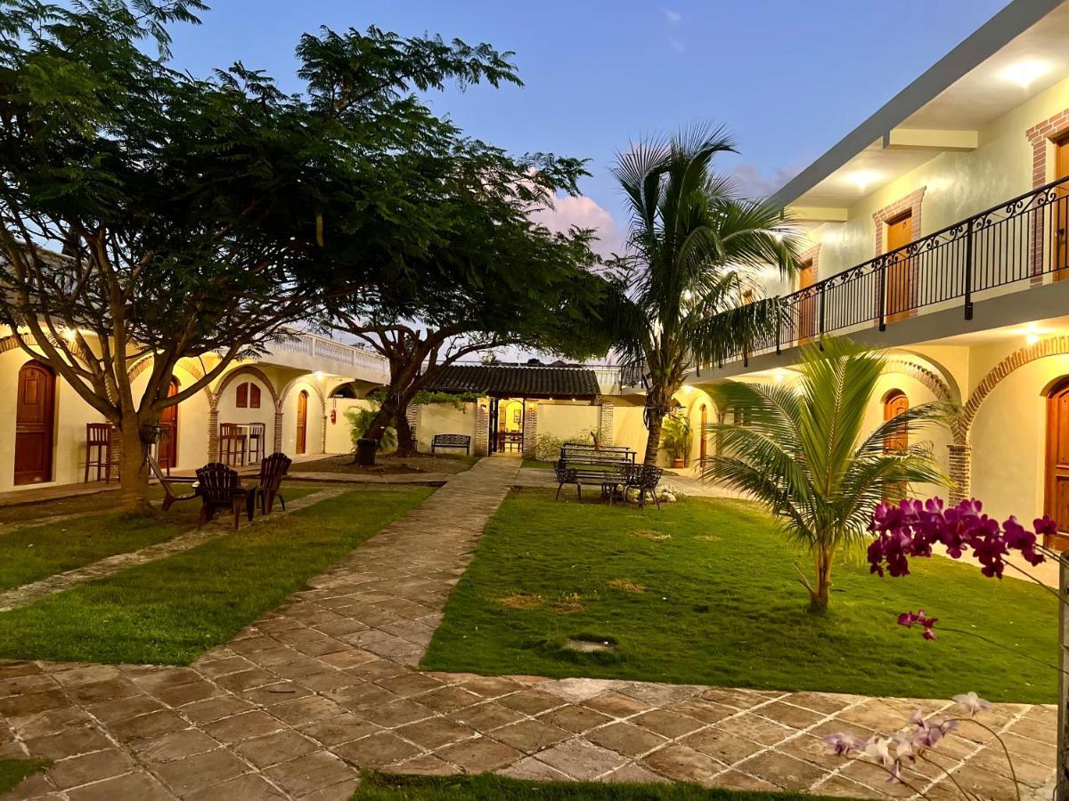Aparta Yamilí Apartahotel
