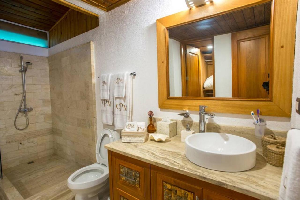 Villa Casa Crystal Luxury Golf Front With Staff Pool