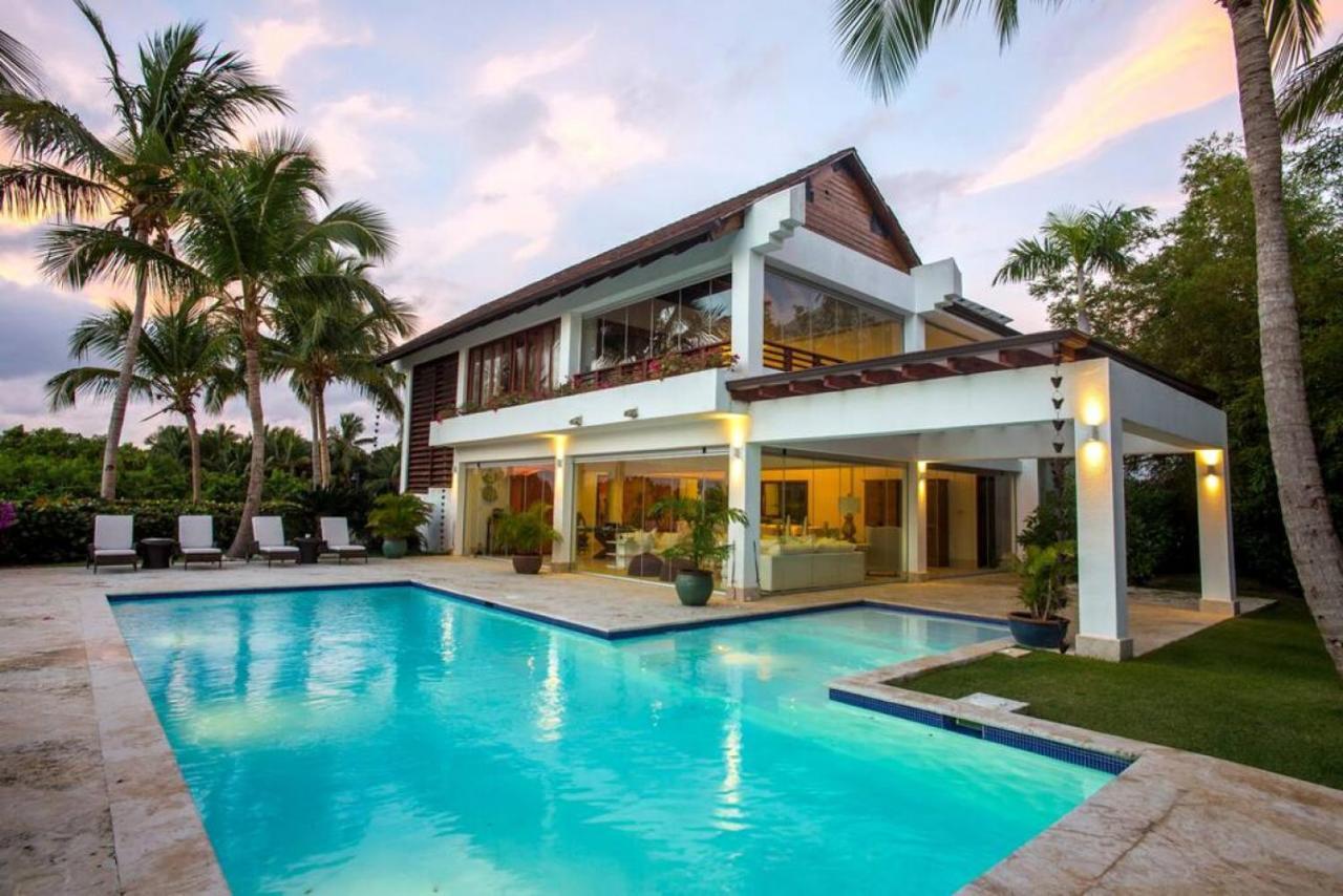 Villa Casa Crystal Luxury Golf Front With Staff Pool