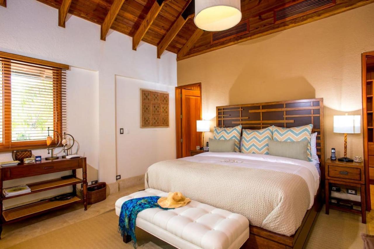 Villa Casa Crystal Luxury Golf Front With Staff Pool