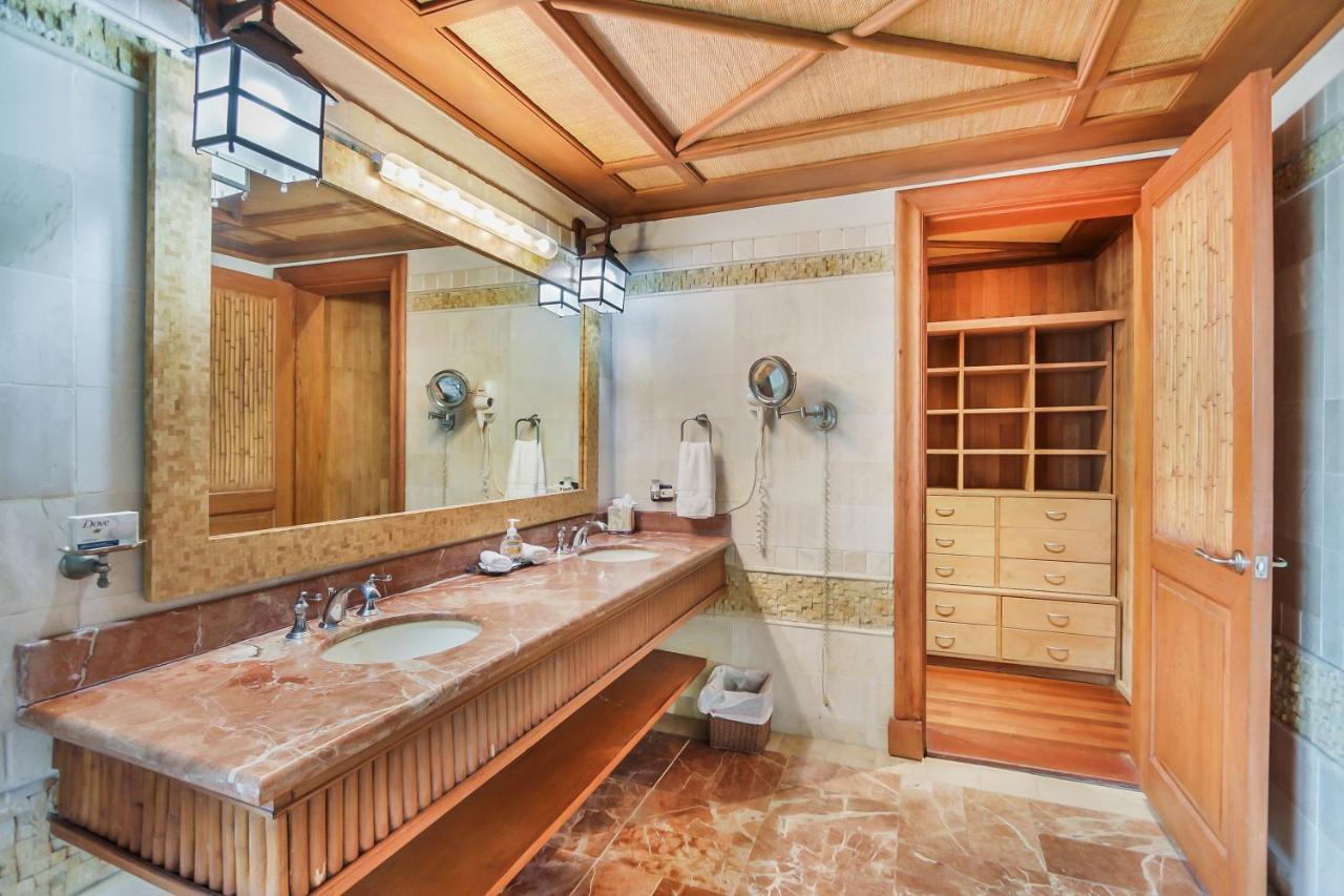 Villa 5br Cap Cana With Ocean & Golf Views, Chef, Maid, Butler, Pool, Jacuzzi, And Club Access