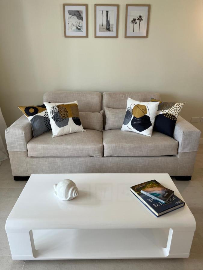 Apartamento Fully Renovated Beachfront 1br In The Gated Stanza Mare Community With A Private Beach, Pool, Onsite Restaurant And Modern Amenities Such As Refrigerator, Dishwasher, Filtered Water, Microwave, Bbq, Washer Dryer, Bamboo Linens, Free Wi-fi