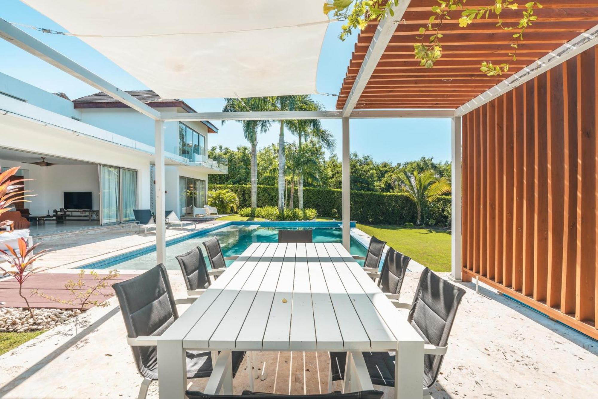 Luxurious And Modern With Pool At Yarari Villa