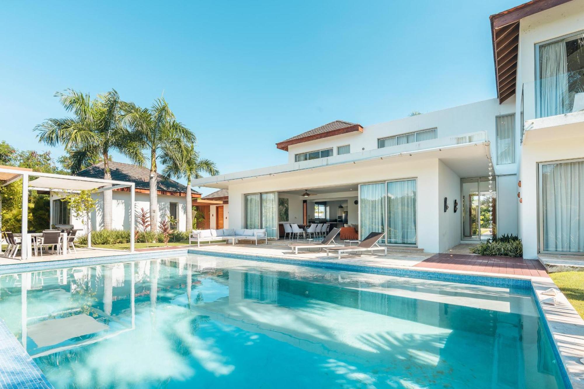 Luxurious And Modern With Pool At Yarari *