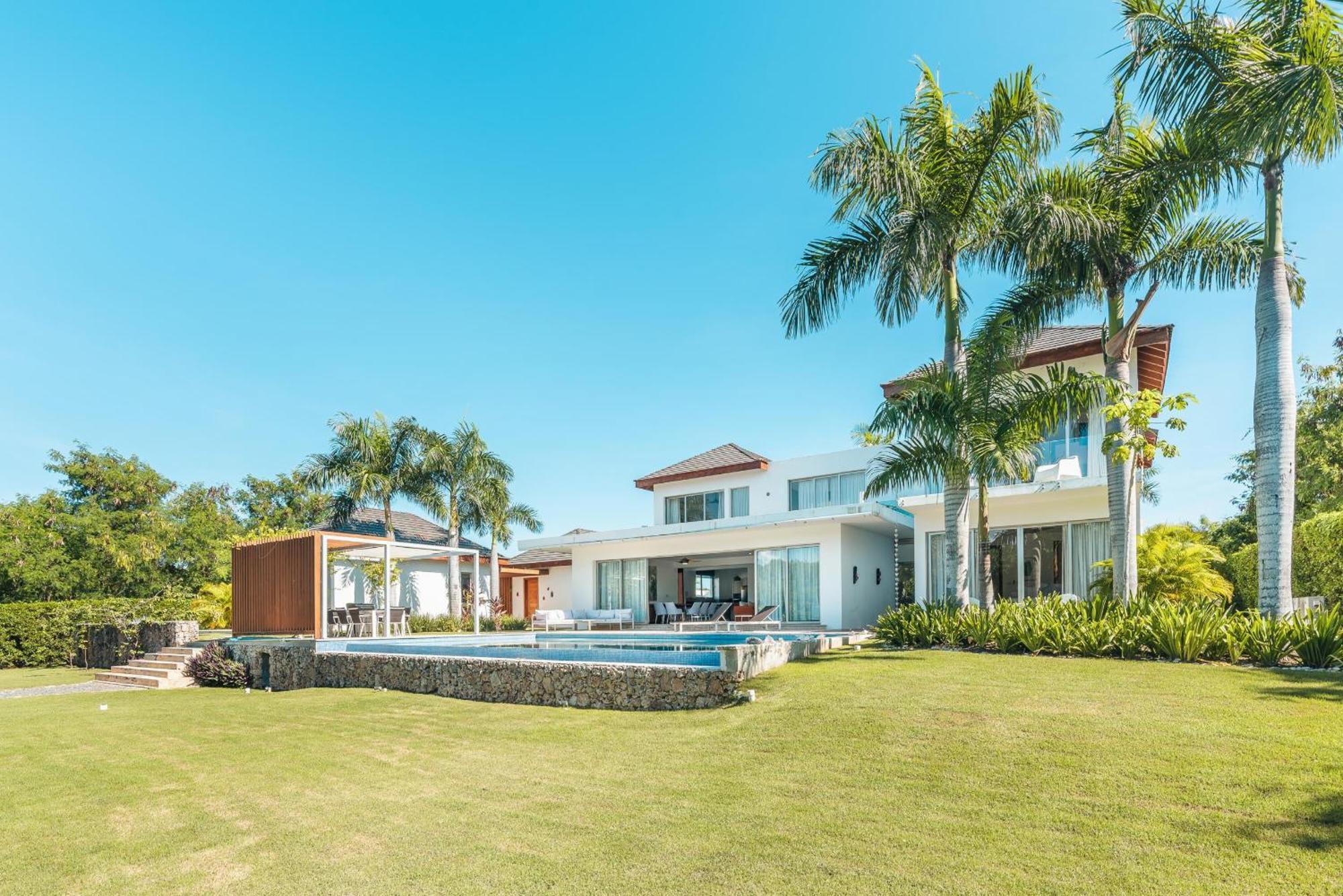 Luxurious And Modern With Pool At Yarari Villa *