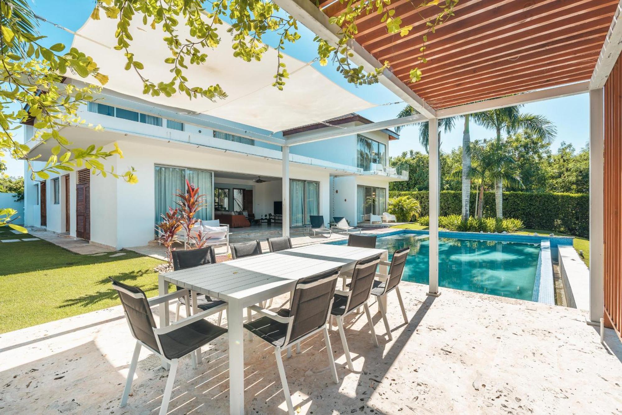 Luxurious And Modern With Pool At Yarari Villa